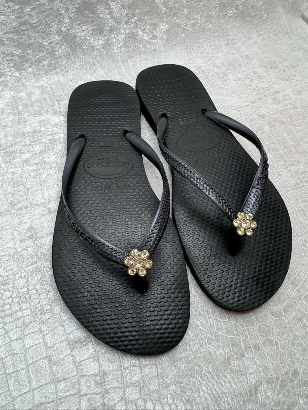 Havaianas Slim Crystal Flip Flop, Women’s size 7/8, see description